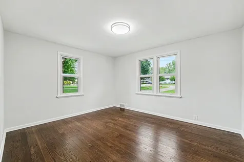 936 Old Indian Trail Aurora IL 60506