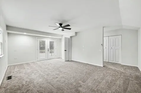 936 Old Indian Trail Aurora IL 60506