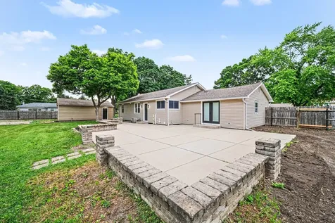 936 Old Indian Trail Aurora IL 60506