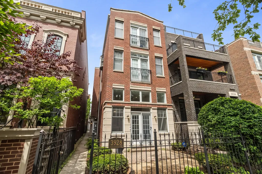 3928 North Greenview Avenue Chicago IL 60613