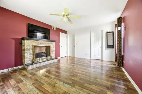 383 Woodview Circle Elgin IL 60120