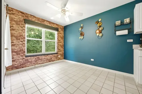 383 Woodview Circle Elgin IL 60120