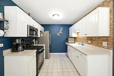 383 Woodview Circle Elgin IL 60120