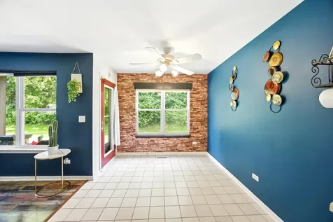 383 Woodview Circle Elgin IL 60120