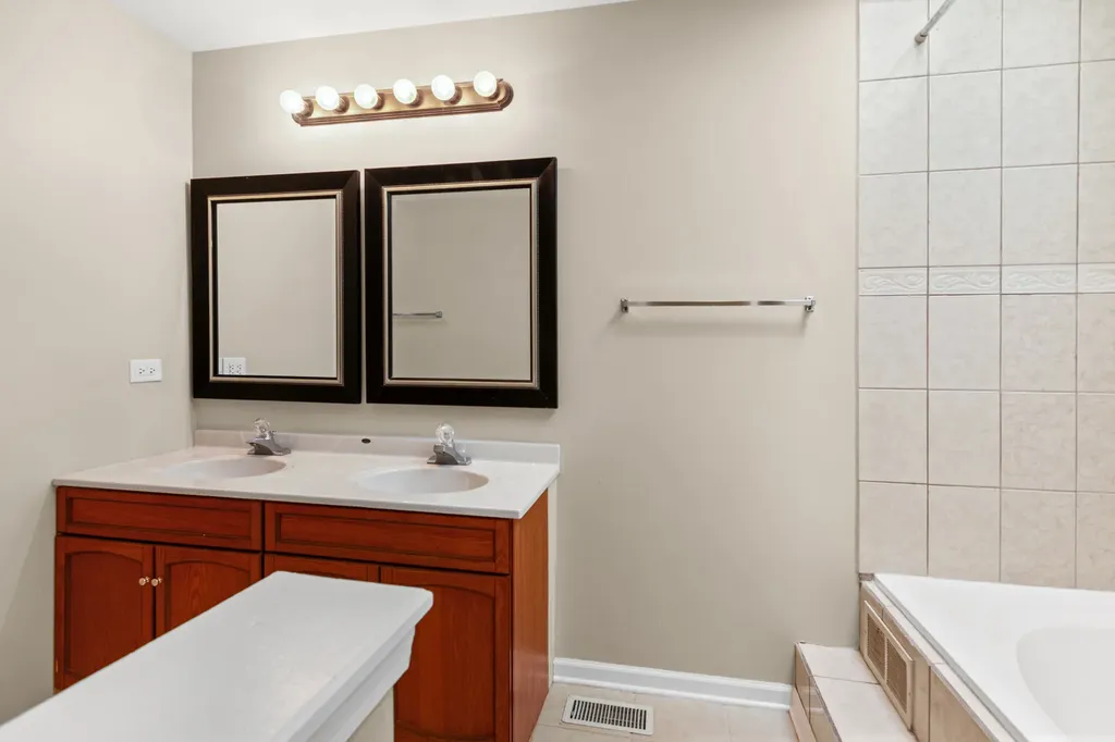 3490 Willowview Court Aurora IL 60504