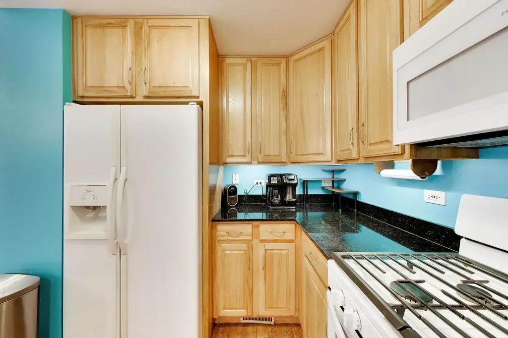2011 West Chase Avenue Chicago IL 60645