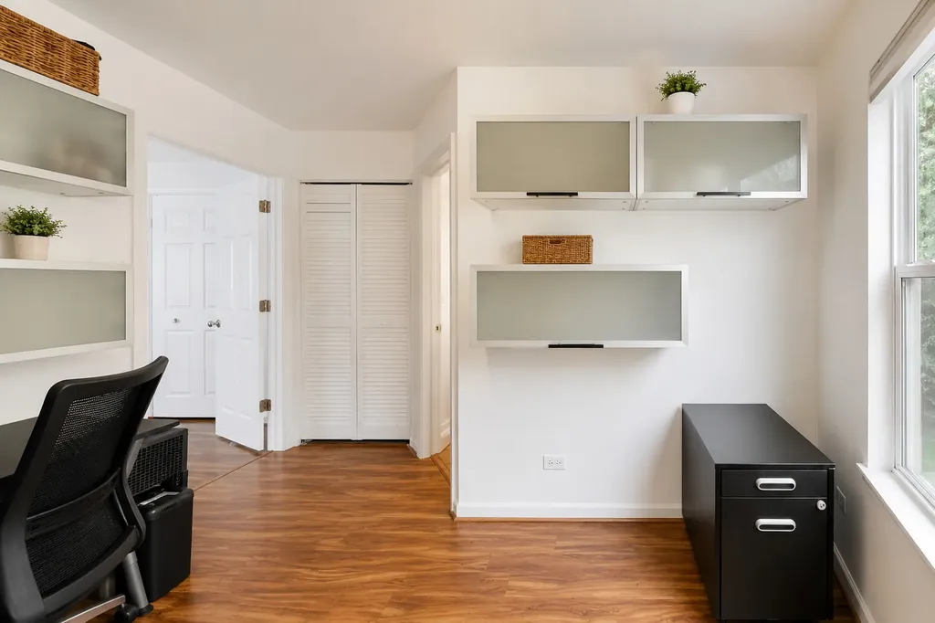 2011 West Chase Avenue Chicago IL 60645