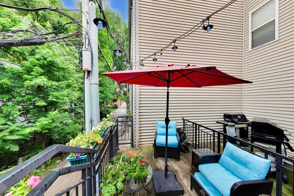 2011 West Chase Avenue Chicago IL 60645