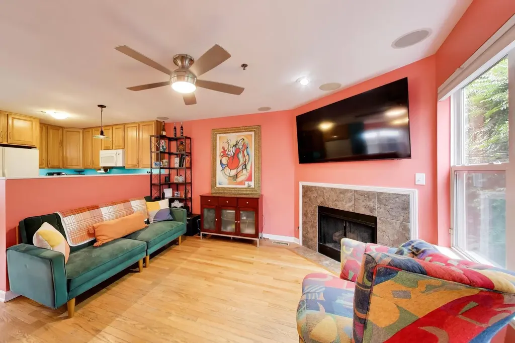 2011 West Chase Avenue Chicago IL 60645