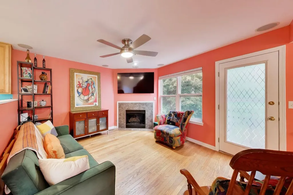 2011 West Chase Avenue Chicago IL 60645