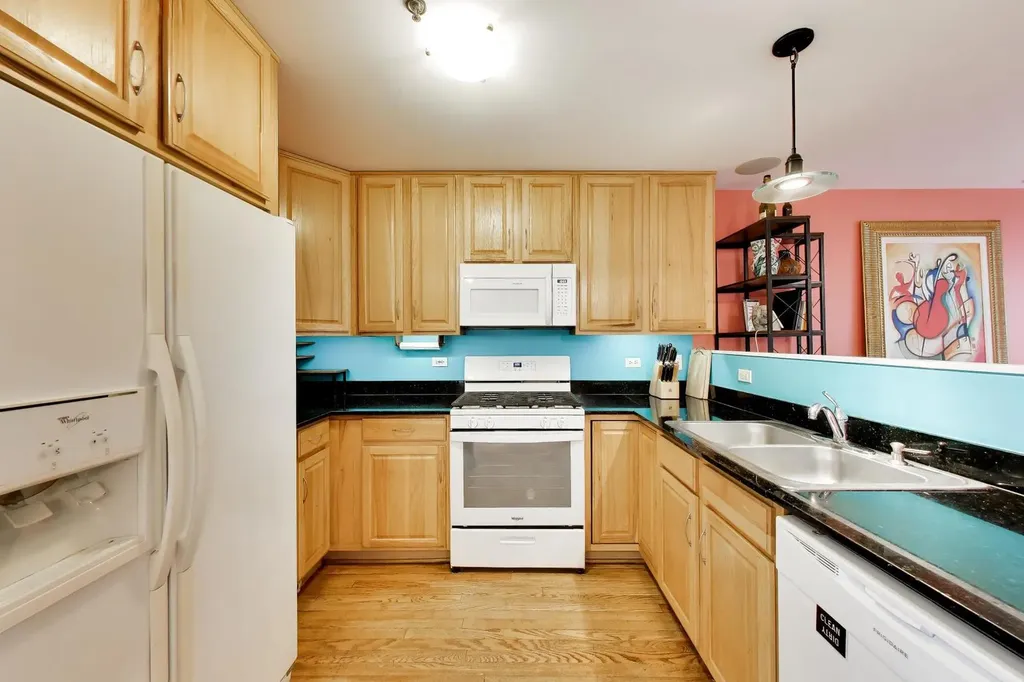 2011 West Chase Avenue Chicago IL 60645