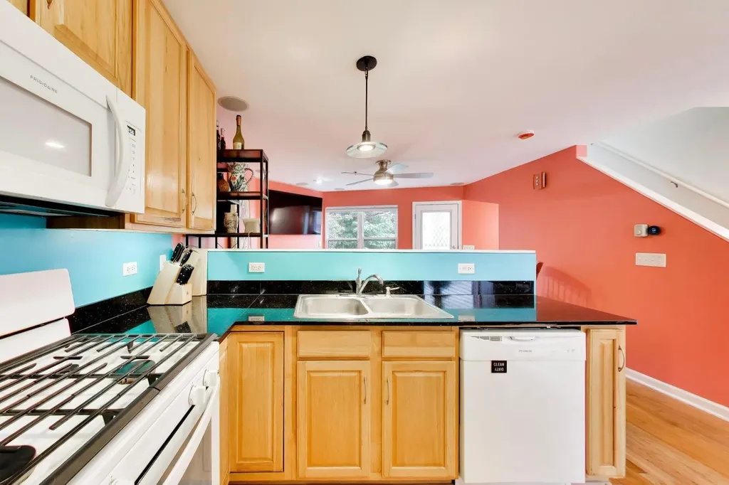 2011 West Chase Avenue Chicago IL 60645