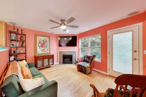 2011 West Chase Avenue Chicago IL 60645