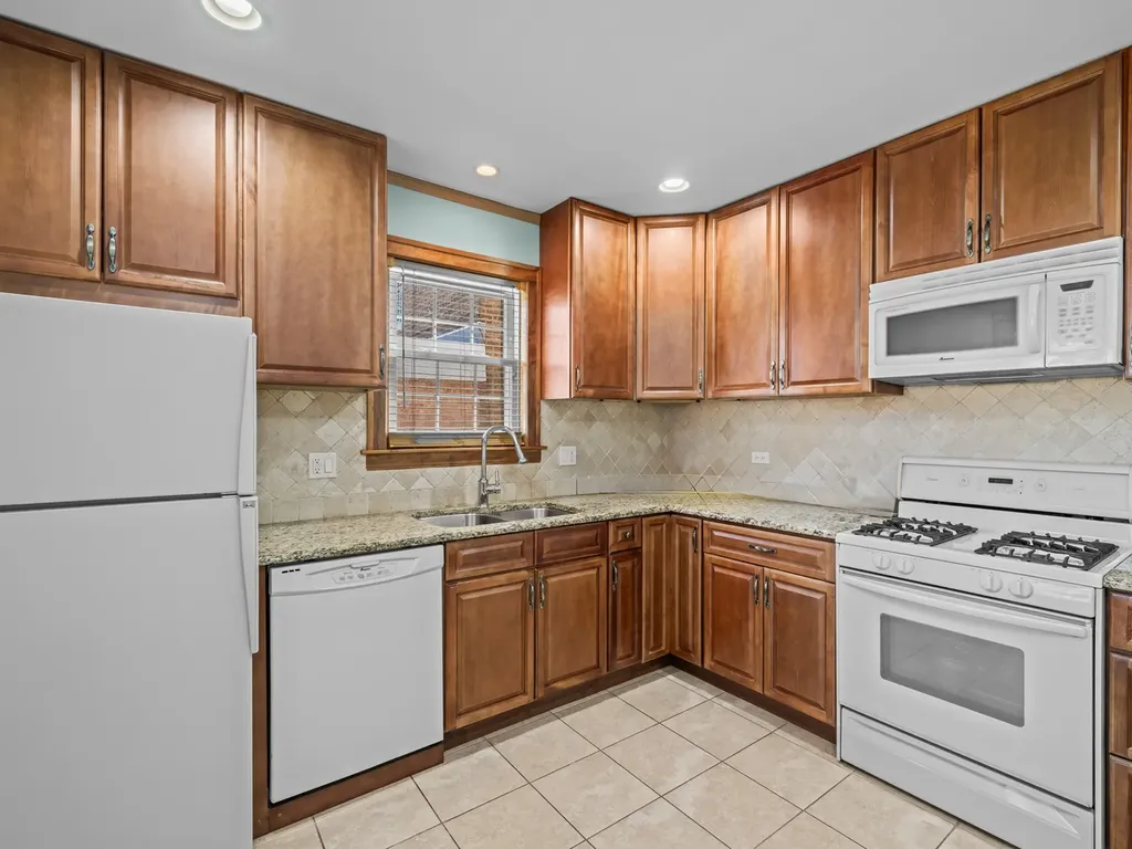 6950 West Barry Avenue Chicago IL 60634