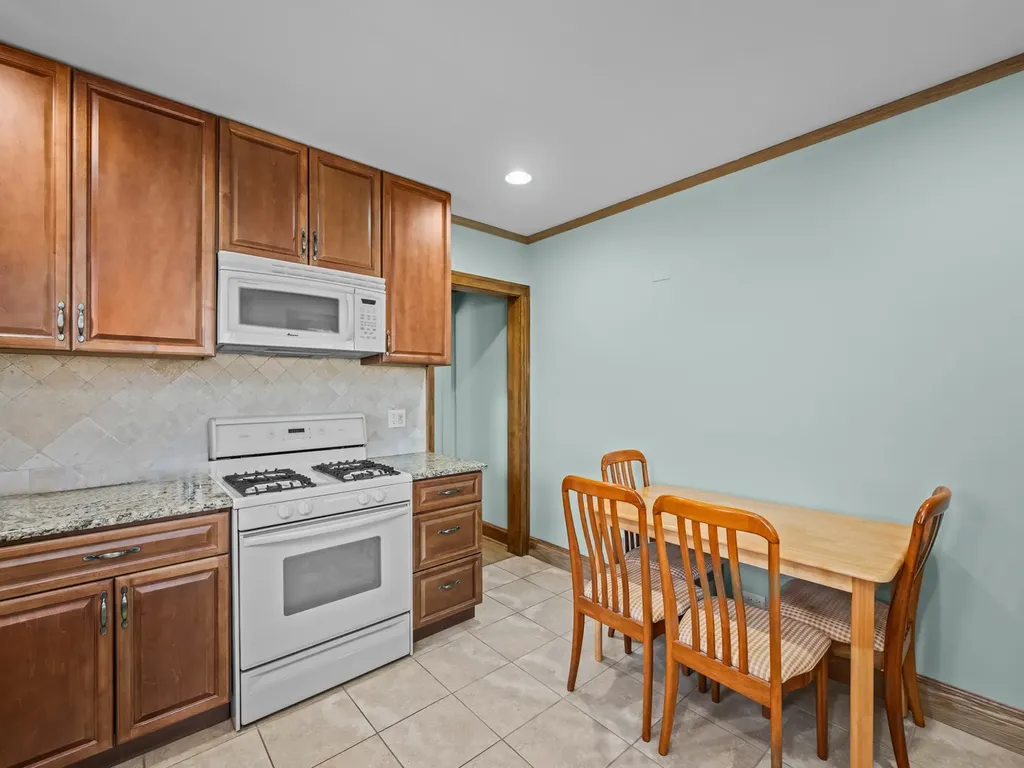 6950 West Barry Avenue Chicago IL 60634
