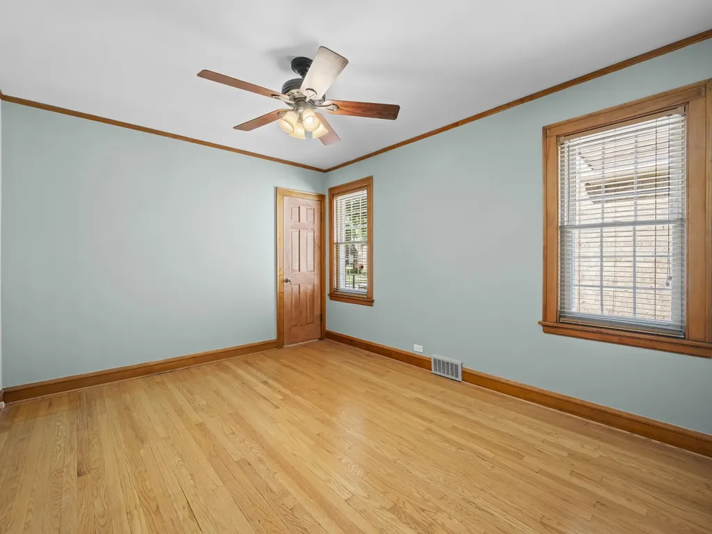 6950 West Barry Avenue Chicago IL 60634