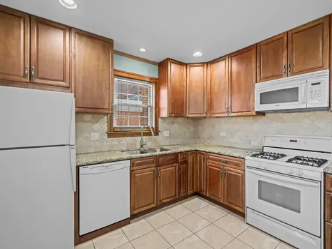 6950 West Barry Avenue Chicago IL 60634