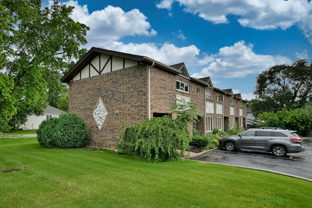 214 North West Avenue Elmhurst IL 60126