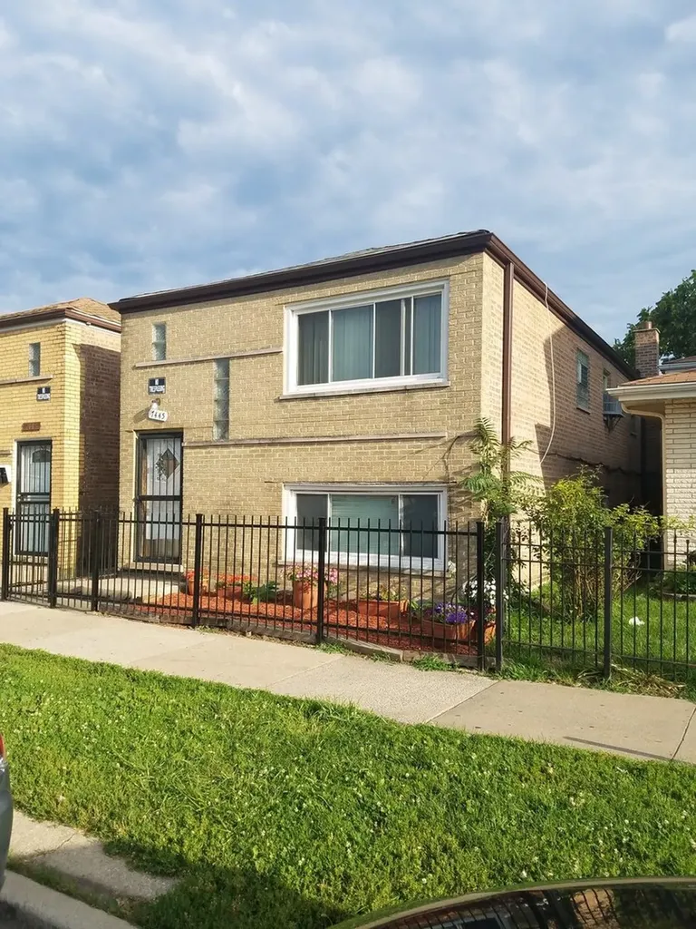 7445 West 64th Street Summit IL 60501