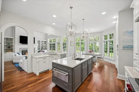 605 Skokie Lane S Glencoe IL 60022