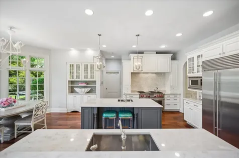 605 Skokie Lane S Glencoe IL 60022