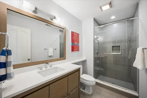 605 Skokie Lane S Glencoe IL 60022
