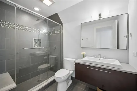 605 Skokie Lane S Glencoe IL 60022