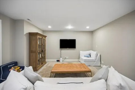 605 Skokie Lane S Glencoe IL 60022