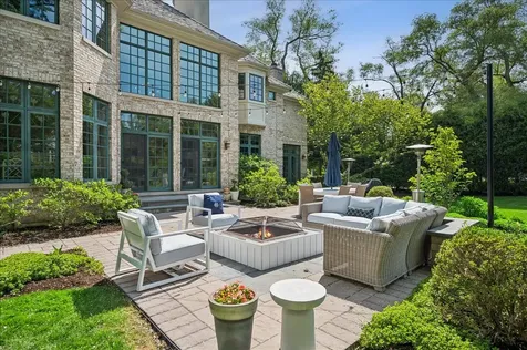 605 Skokie Lane S Glencoe IL 60022