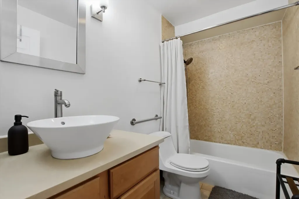 2170 North Lincoln Avenue Chicago IL 60614