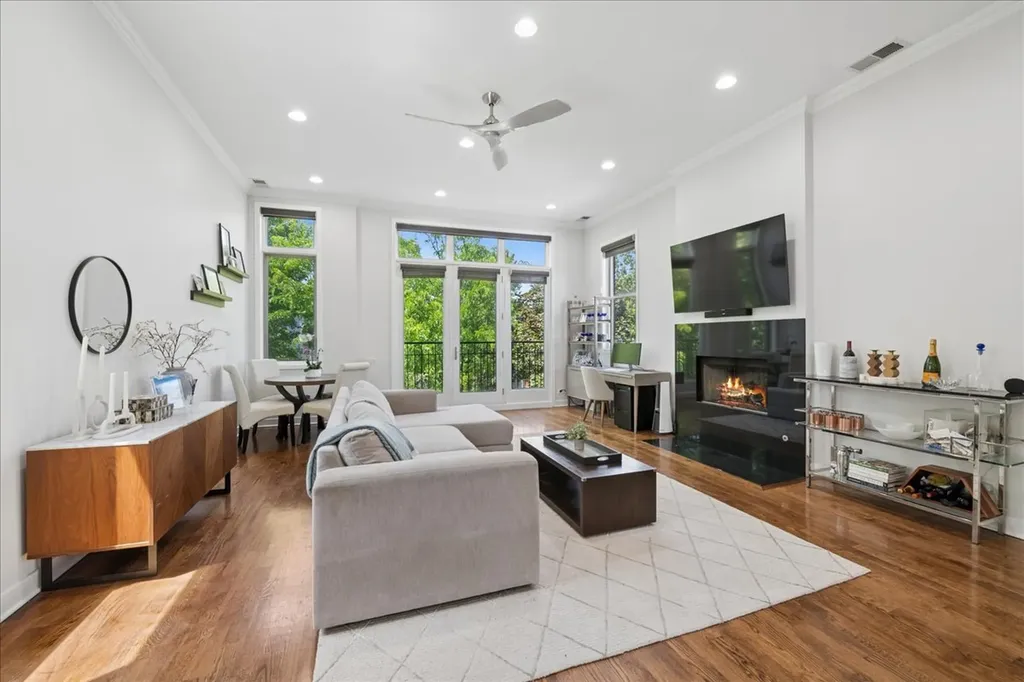 875 North Paulina Street Chicago IL 60622
