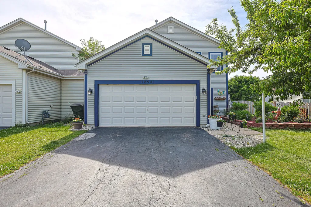 1854 South Fallbrook Drive Round Lake IL 60073