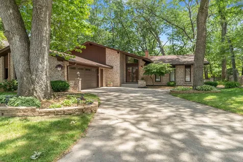 18039 Whitman Lane Lansing IL 60438