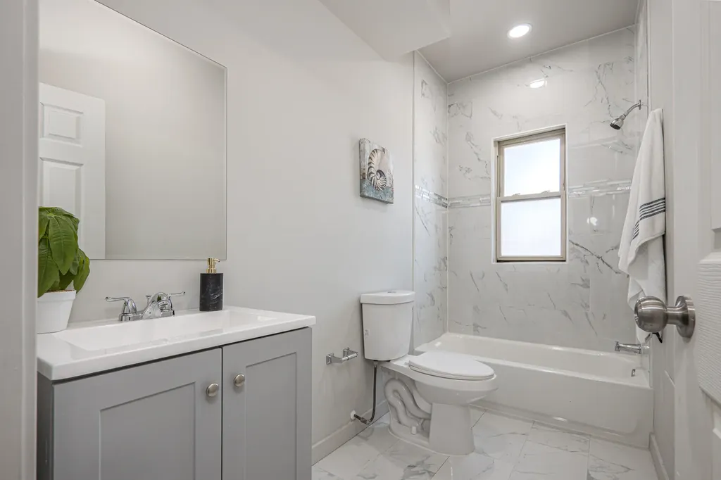 5901 South Indiana Avenue Chicago IL 60637
