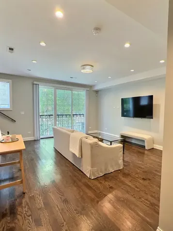 2538 North Southport Avenue Chicago IL 60614