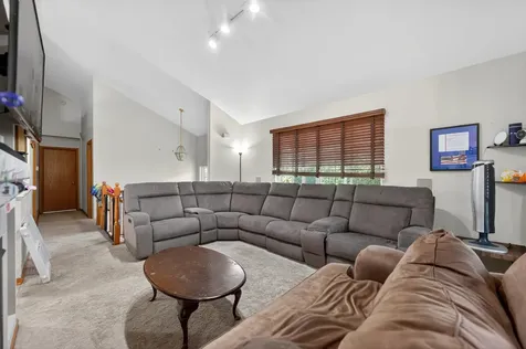 352 New Haven Drive Cary IL 60013