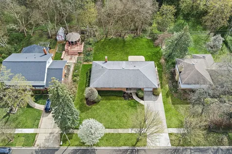 629 North Wren Avenue Palatine IL 60067