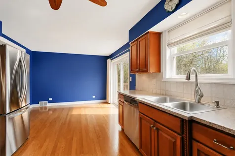 629 North Wren Avenue Palatine IL 60067