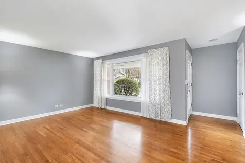 629 North Wren Avenue Palatine IL 60067