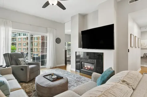 40 East Northwest Highway Mount Prospect IL 60056