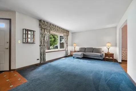 1699 Harding Road Northfield IL 60093