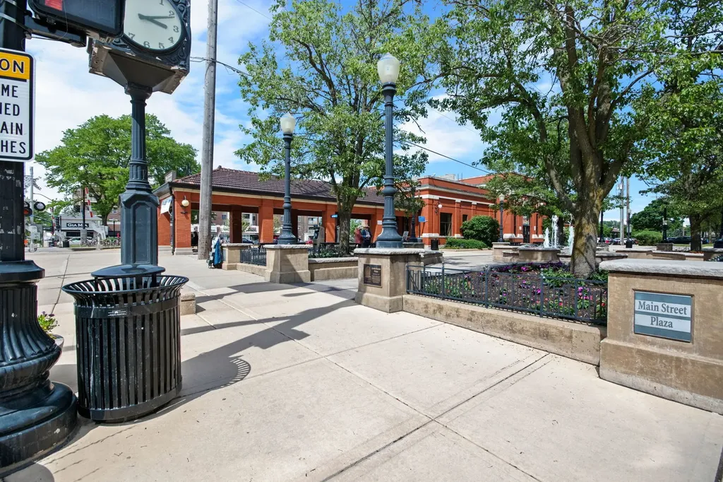 4335 Prospect Avenue Downers Grove IL 60515