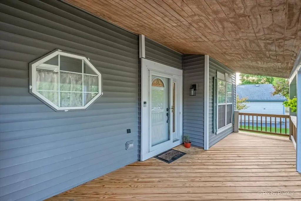 906 Barbara Street Lake In The Hills IL 60156