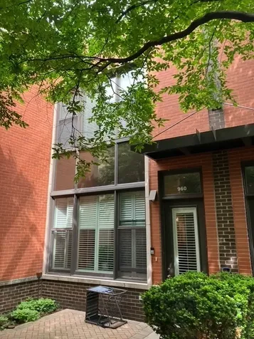 960 North Crosby Street Chicago IL 60610
