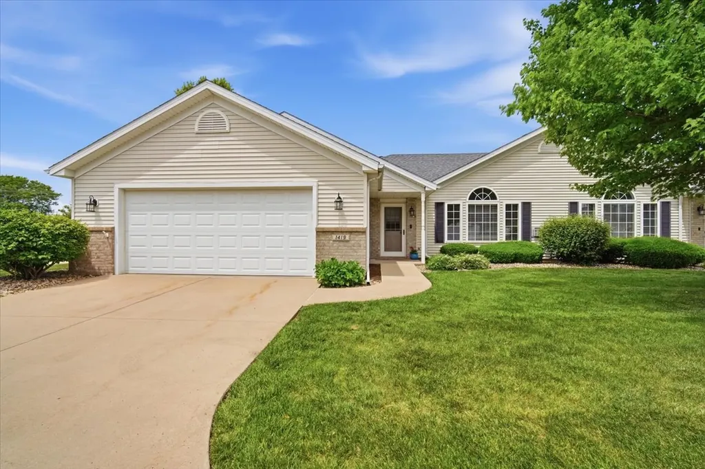 1419 Inglewood Circle Bloomington IL 61704