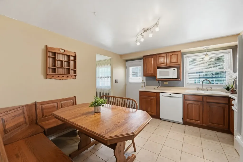516 Janine Lane Schaumburg IL 60193
