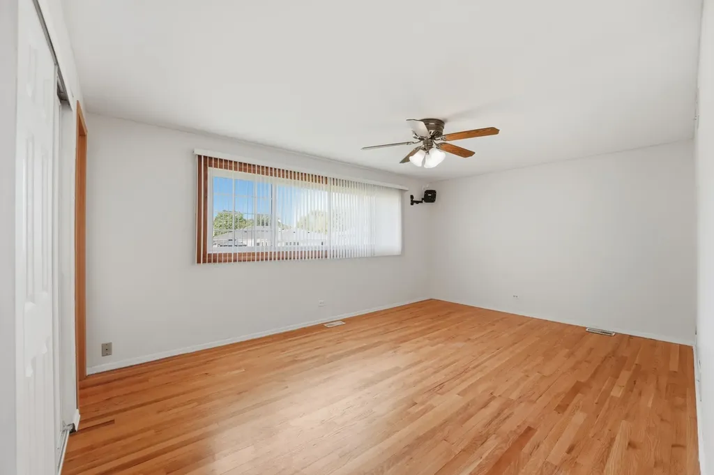 516 Janine Lane Schaumburg IL 60193