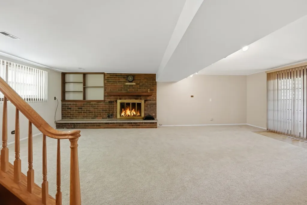 516 Janine Lane Schaumburg IL 60193