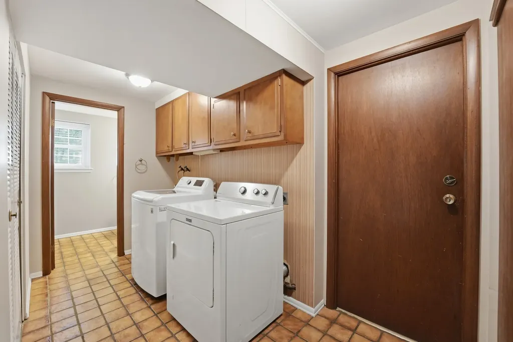 516 Janine Lane Schaumburg IL 60193