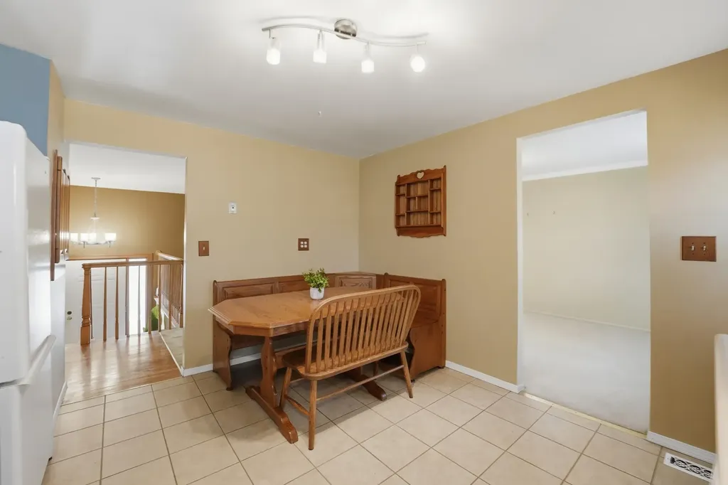 516 Janine Lane Schaumburg IL 60193